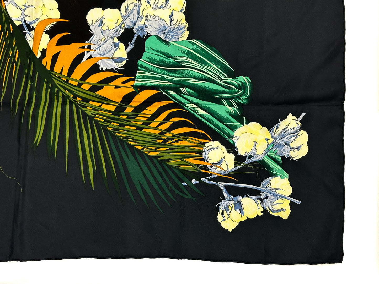 HERMES Carre 90 "Turbans Des Reines Turbans of the Queens" Silk Scarf in Black and Multicolor<br data-mce-fragment="1">